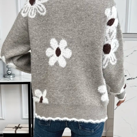 NWT Stunning Grey and White Sweater - Picture 2 of 4